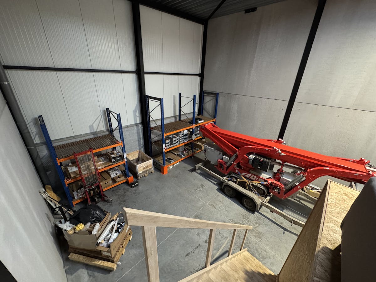 Strategisch gelegen KMO-unit (130 m²) met kantoor te huur - foto 3