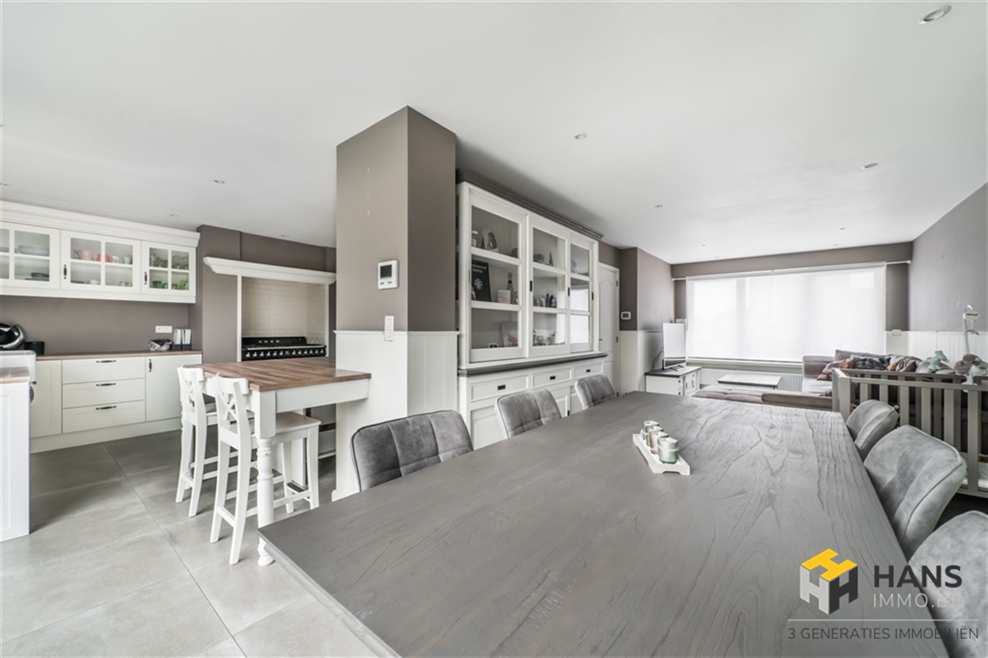 Volledig vernieuwde woning met 3 slaapkamers en grote garage! - foto 2