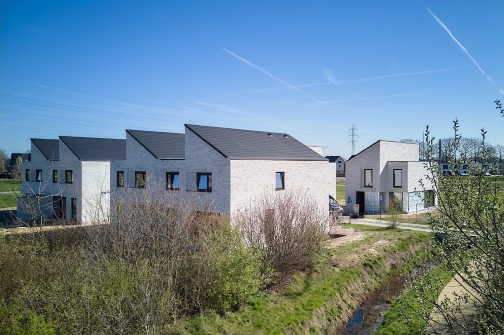 Ruime energiezuinige halfopen bebouwing - foto 5