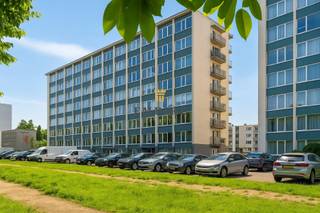 Ontdek waar comfort en uitzicht elkaar ontmoeten!Op zoek naar een aangenaam appartement?Dit unieke pand biedt u:Een lichte, ruime living met prachtig...