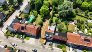 <h3><strong>Over de grond:</strong><br />Deze bouwgrond van 540m² biedt een uitstekende kans voor wie op zoek is naar een goed gelegen perceel in Roeselare. Dankzij de zuidwestelijke oriëntatie geniet je van maximale lichtinval en zon in de tuin. Ideaal voor het bouwen van een gezinswoning in een rustige en aangename omgeving. <br /><br /><strong>Locatie en Omgeving:</strong><br /><br />Het perceel is gelegen in een <strong>rustige woonwijk</strong>, op korte afstand van het <strong>centrum van Roeselare</strong>. Winkels, scholen, openbaar vervoer en andere voorzieningen bevinden zich op fiets- en wandelafstand, wat zorgt voor een vlotte en comfortabele woonervaring.</h3>

<p><strong>Speficicaties:</strong><br />Het perceel heeft een <strong>breedte van 9 meter</strong> en biedt mogelijkheden voor het bouwen van een gesloten bebouwing. De ligging in woongebied maakt het uitermate geschikt voor residentieel gebruik.</p>

<p> </p>

<h3><strong>Troeven van dit perceel:</strong></h3>

<ul><li>
	<p>540 m² bouwgrond in woongebied</p>
	</li><li>
	<p>Zuidwestelijke oriëntatie</p>
	</li><li>
	<p>Rustige ligging</p>
	</li><li>
	<p>Nabij het centrum van Roeselare</p>
	</li><li>
	<p>Geschikt voor gezinswoning</p>
	</li></ul>