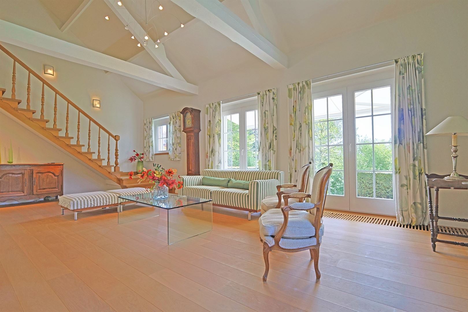 Tijdloze villa in het groen nabij de stad - foto 5