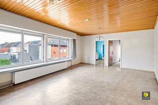 This to be renovated 2 bedroom apartment (approx. 111m²) with a spacious garage box and a storage room is located within walking distance of...