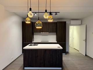 Ontdek dit prachtig nieuwbouwappartement van ca. 98 m², gelegen op de tweede verdieping van een modern en uitstekend onderhouden gebouw in de Belpairestraat 22 bus 201, 2600 Antwerpen. Dankzij de ruime indeling, twee volwaardige slaapkamers én badkamers en een gunstige EPC-score A, biedt dit appartement optimaal wooncomfort op een rustige maar vlot bereikbare locatie.<br /><br />GA NAAR WWW.DEBOERENPARTNERS.BE OM RECHTSTREEKS UW ONLINE AFSPRAAK IN TE PLANNEN<br /><br />Indeling:<br />Inkomhal<br />Ruime, lichtrijke leefruimte met grote raampartijen<br />Open, volledig uitgeruste keuken met moderne afwerking<br />Twee volwaardige slaapkamers<br />Twee stijlvolle badkamers met inloopdouche en lavabo<br />Praktische berging/technische ruimte<br />Aangenaam terras aansluitend aan de leefruimte<br /><br />Bijzonderheden:<br />Parking: 150 euro per maand<br />Vaste kosten: 125 euro per maand<br />Nutsvoorzieningen op individuele meters<br />Onmiddellijk beschikbaar<br /><br />GA NAAR WWW.DEBOERENPARTNERS.BE OM RECHTSTREEKS UW ONLINE AFSPRAAK IN TE PLANNEN