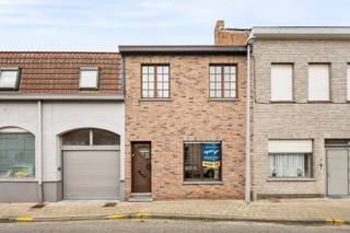 - Emplacement idéal au centre de Messines: Rue de la Meule 7- Espace de vie avec coin salon et salle à manger- Grande cuisine avec vue sur le jardin-...