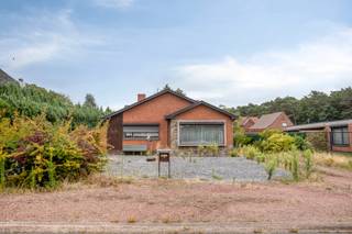 Langs het natuurparken Hengelhoef vinden we deze gezellige laagbouwwoning met 3 slaapkamers. De woning is gelegen op een steenworp van de...