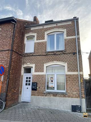 Opbrengsteigendom met 4 studio's, pal in het centrum van Hasselt Deze interessante opbrengsteigendom is gelegen, pal in het centrum van Hasselt, waar...