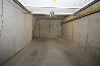 Closed garage box<br />Easily accessible<br />Level -1<br />Automatic tilting door<br />Power outlet in garage box