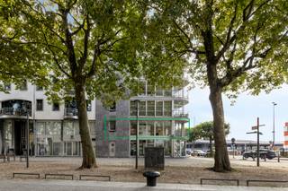 Kantoor- /praktijkruimte aan de Jordaenskaai.Indeling:Via een trap naar de eerste verdieping, komen we de grote, lichtrijke open kantoorruimte, die...