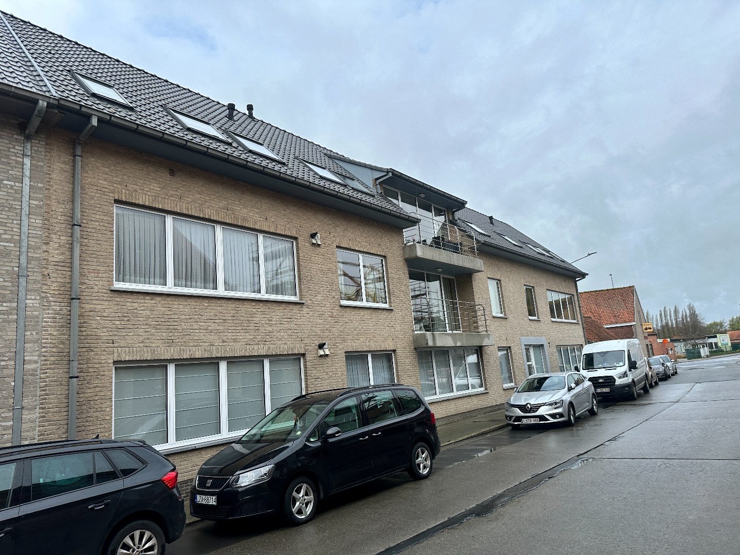 Ruim appartement op de eerste verdieping met twee slaapkamers en zonnig terras - foto 1