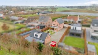 Deze instapklare woning is gelegen vlakbij de Nederlandse grens, op een zuidoost perceel van ca. 908 m². Het pand omvat oa. 3 slaapkamers,...