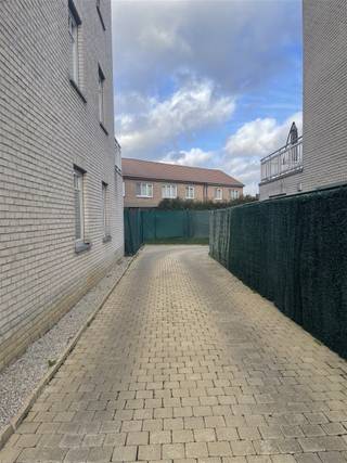 Bovengrondse autostaanplaats te koop aan residentie Camille in het centrum van Merchtem. Meer info of een bezoek ter plaatse? Contacteer ons via...