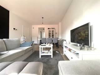 Prachtig dakappartement gelegen in het hartje van Sint-Gillis bij Dendermonde Modern en minimalistisch appartement op het 2de verdieping (lift...