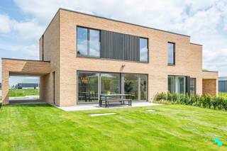 Ontdek deze prachtige (nog verder te bouwen) nieuwbouwwoning, ideaal gelegen nabij het centrum van Wielsbeke. Met een perceeloppervlakte van 312m²...