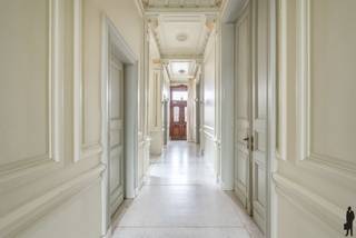 Uniek en imposant, halfvrijstaand herenhuis in eclectische stijl, gelegen in het centrum van Turnhout. De burgerwoning werd in 1905 opgetrokken...