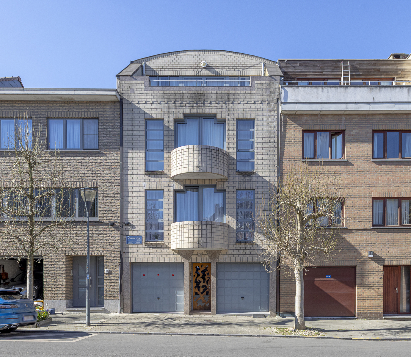 Opbrengstgebouw met 4 appartementen en 2 garages - foto 1