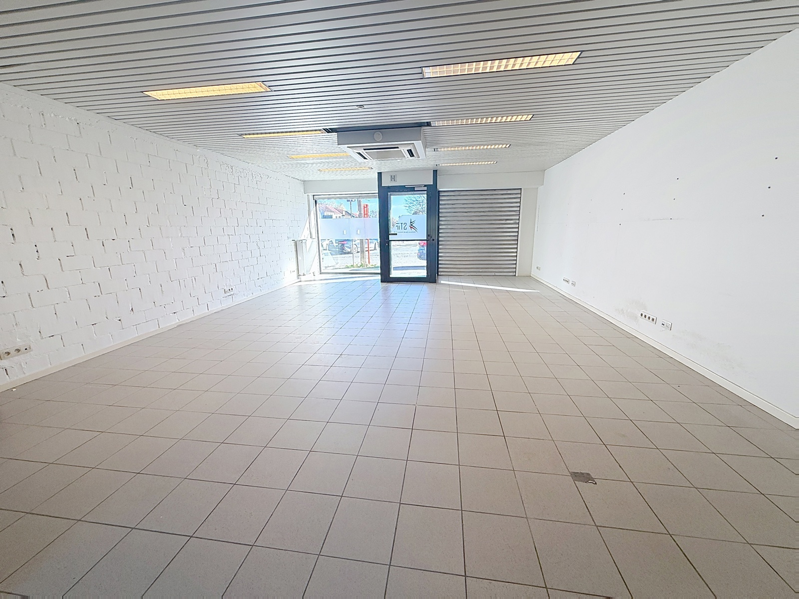 Commercieel gelijkvloers te Dilbeek 116m² - foto 2