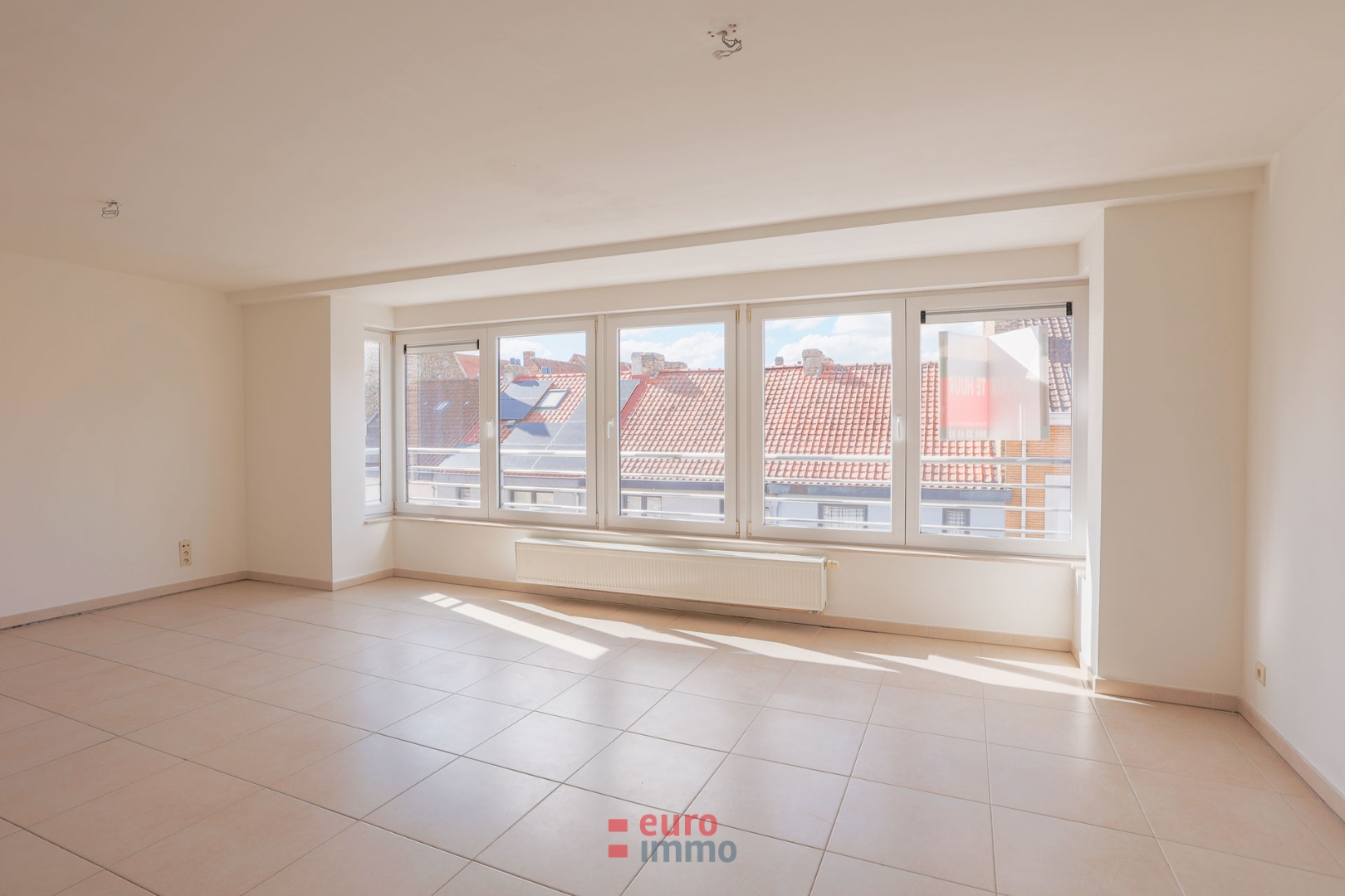 Lichtrijk appartement met 2 slaapkamers in de historische stadskern! - foto 5