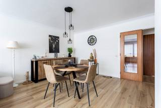 Bent u op zoek naar een 2 slaapkamer appartement met groot terras van 24m² en open zicht? Dan heeft u wellicht gevonden wat u zoekt?Indeling:U...