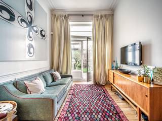 Ideaal gelegen nabij het Kasteleinsplein, biedt deze eengezinswoning een bruto vloeroppervlakte van 360 m² (EPC) en beschikt over vijf...