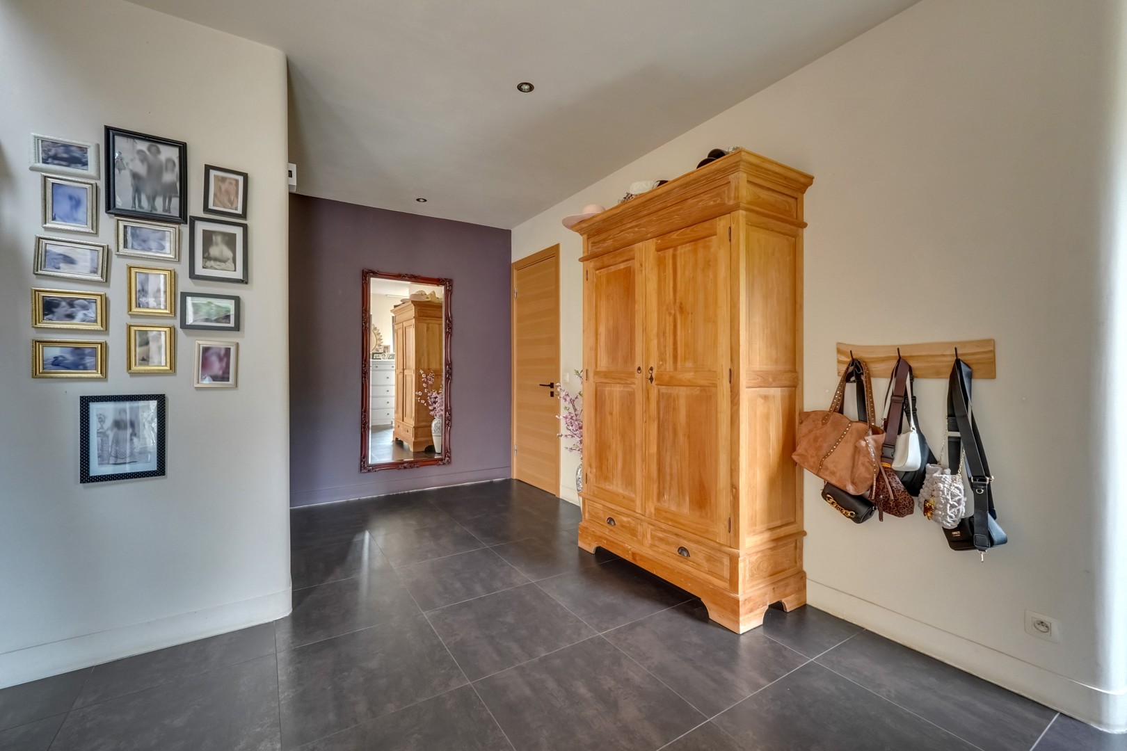 INSTAPKLARE GEZINSWONING MET 4 SLAAPKAMERS, ZWEMBAD EN PRACHTIGE TUIN OP 609M2 TE MAASMECHELEN - foto 4