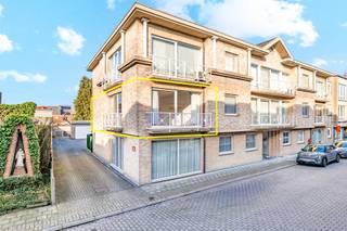 Afspraak BEZOEKDAG ENKEL telefonisch via Jari Wante op 0470/21.14.82.Dit lichtrijke appartement geniet van een zeer gunstige ligging op wandelafstand...