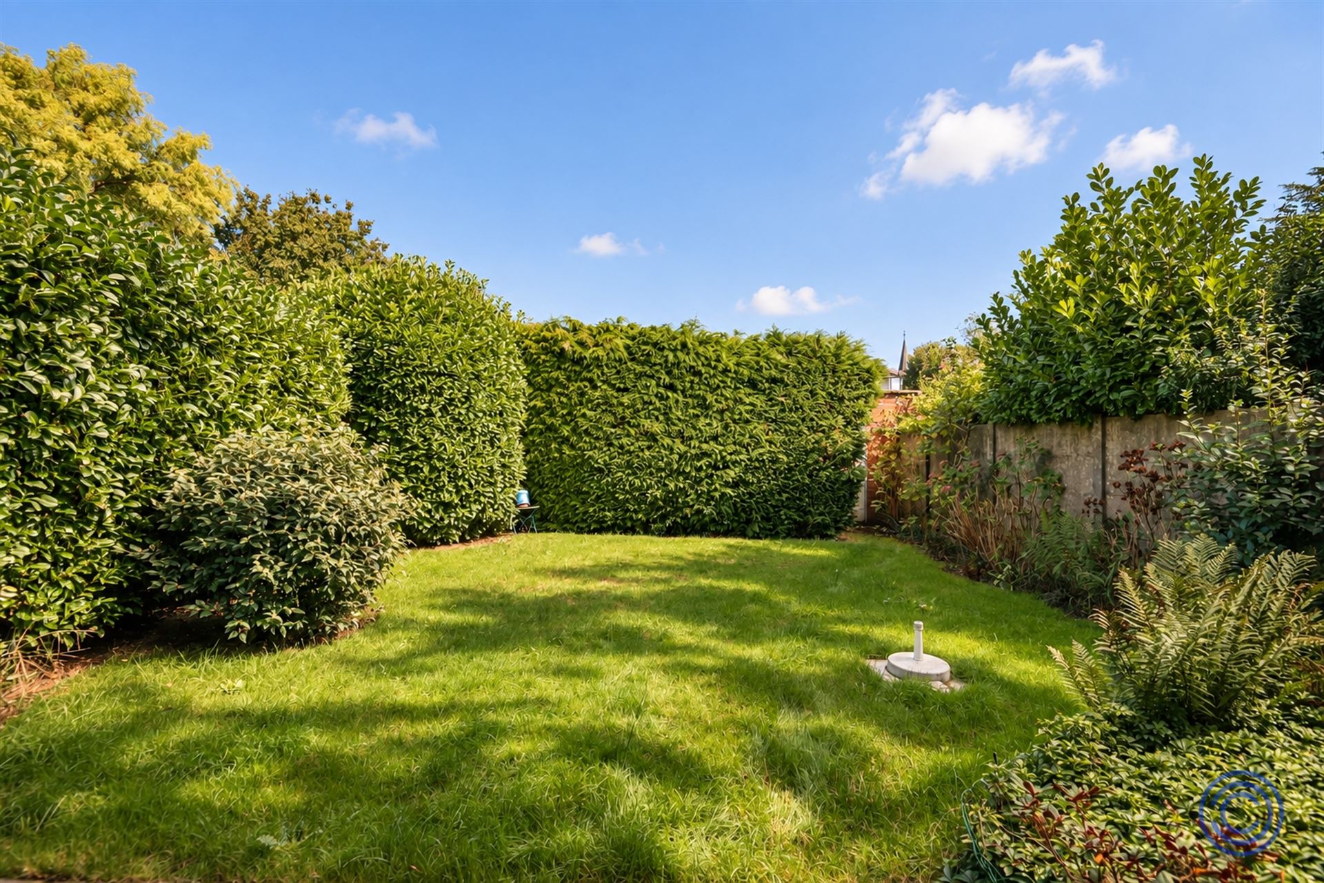 Volledig gerenoveerd 2-slpk appartement met gezellige tuin! - foto 4