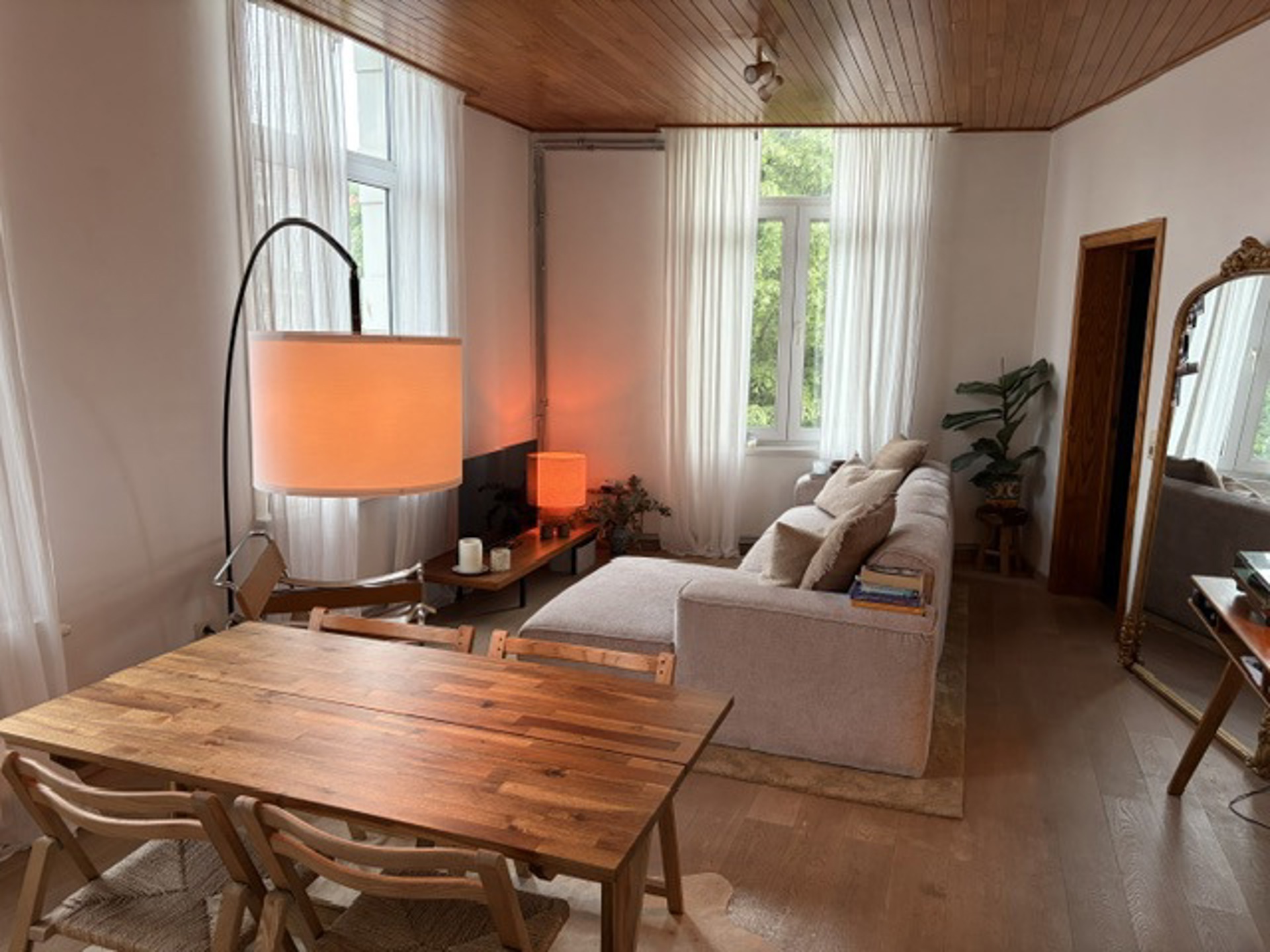 ANTWERPEN. Schitterend gelegen appartement op het hippe Zuid, met mooi uitzicht op pleintje van de Kloosterstraat. - foto 2