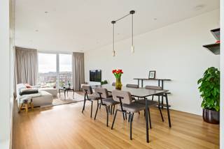 Op de bovenste verdieping van een kleinschalig gebouw (slechts 3 appartementen) in de Antwerpsestraat te Boom, bevindt zich dit recent en...