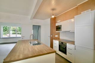 Prachtige instapklare woning in Lievegem! Gelegen in een rustige buurt nabij de dorpskern, biedt deze woning alle faciliteiten, diensten en...