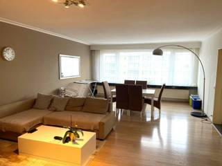 Gelegen op Ruggeveldlaan zeer ruim appartement met 2 slaapkamers . indeling : Inkomhal met ingemaakte kasten ,apart toilet , zeer ruime living...