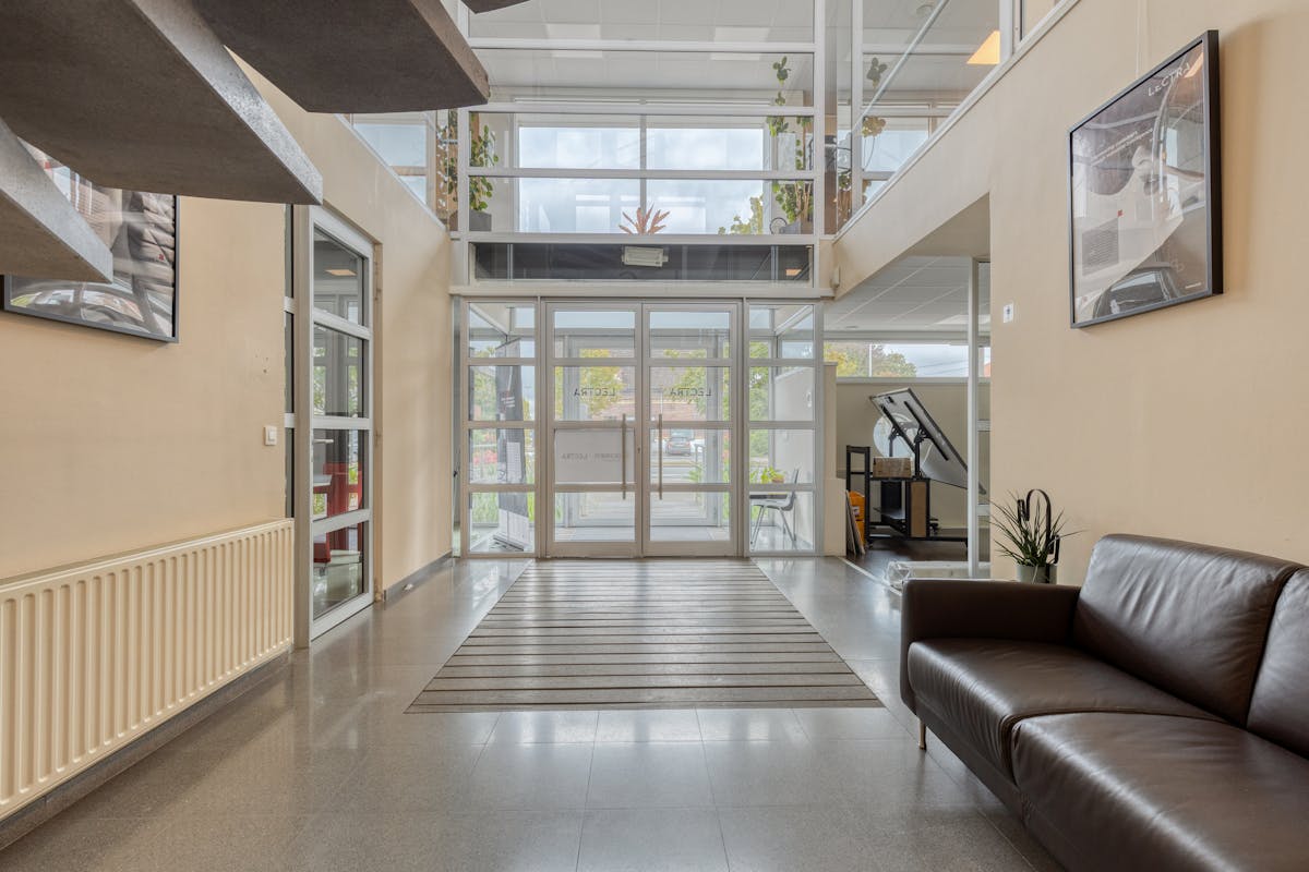 Business building for rent in Destelbergen - photo 3