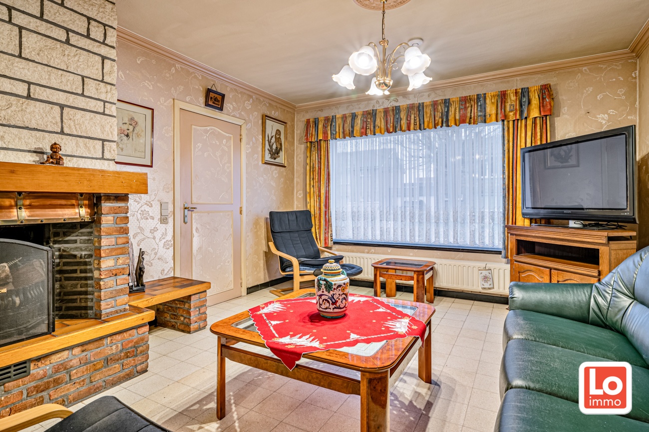 VERKOCHT! Heel rustig gelegen op te frissen halfopen woning op wandelafstand van het vernieuwde centrum van Zeveneken! - foto 4