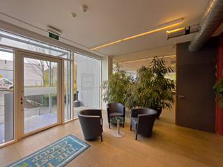 De kantoorruimte 363m² is gelegen op het bedrijventerrein te Langevoorde. Het heeft een vlotte verbinding naar de Knokkebaan en ligt op een...