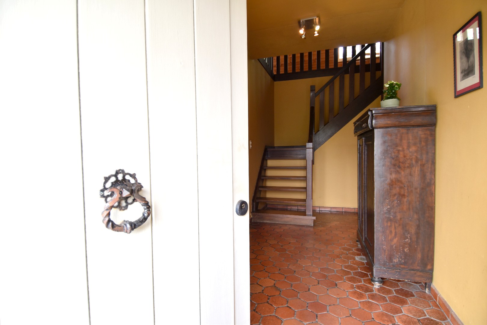 Charmante te renoveren burgerwoning met 6 slaapkamers en praktijkruimte te koop in Wevelgem - foto 4