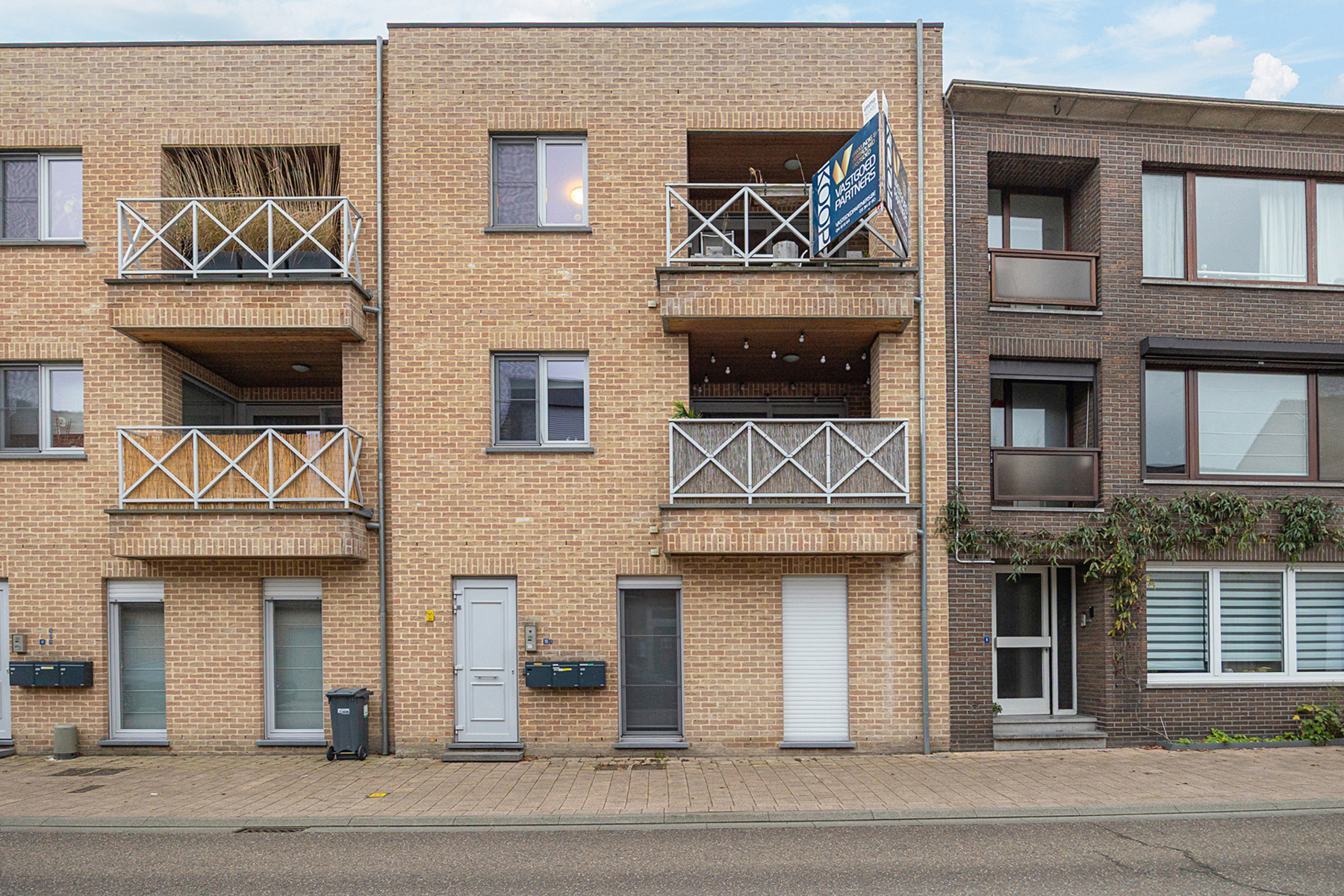 Stijlvol energiezuinig appartement met twee slaapkamers en garage . - foto 1