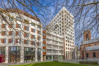 Op een toplocatie in de stad stellen wij u graag dit instapklare appartement voor. Heerlijk gelegen vlakbij de jachthaven maar evengoed...