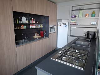 Deze goed onderhouden bungalow combineert comfortabel wonen met een uitstekende bereikbaarheid. De woning beschikt over één ruime slaapkamer...