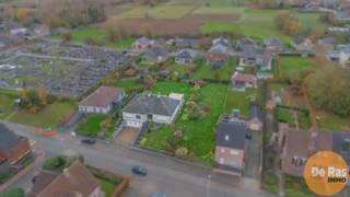 ERPE-MERE - Grote gezinswoning met berg-/werkruimteIn het centraal gelegen Mere, tussen Gent en Brussel en nabij de autosnelweg, kan je deze grote...