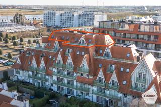 Op 10min. wandelen van de Zeedijk, vinden we deze zeer ruime, unieke penthouse terug.Het appartement beschikt over twee ruime terrassen, gelegen aan...