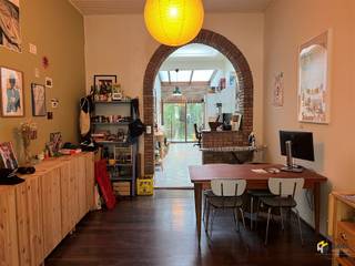 <p><span> </span></p><p><span>Super cozy ground-floor apartment (70m²) with one bedroom and a city garden </span></p><p><span> </span></p><p><span>The apartment is within walking distance of all the great restaurants and bars in the Zuid neighborhood, </span></p><p><span>public transportation, schools, and shops. </span></p><p><span> </span></p><p><span> </span></p><p><span>We enter the apartment into the cozy 36m² living area. </span></p><p><span>Adjacent to this is the 19 m² tiled kitchen, equipped with all modern conveniences.</span></p><p><span>The bedroom is 10 m².</span></p><p><span>Bathroom with a shower, sink, and toilet. </span></p><p><span>In the hallway next to the bathroom, there are connections for installing a washing machine and dryer. </span></p><p><span>And finally, the sunny southwest-facing city garden of approximately 40 m², where you can relax and enjoy yourself!</span></p><p><span> </span></p><p><span>Fixed costs: 30 euros per person per month for water, with separate meters for gas and electricity. </span></p><p><span>For more information or a free estimate, visit www.hansimmo.be</span></p><p><span> </span></p><p><span> </span></p><p><span> </span></p>
