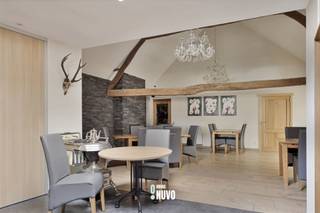 Polyvalent handelspand met woning op topligging  Een prachtig handelspand met woonst, garage en een zeer ruime parking, gelegen Klei te Opwijk.Het...