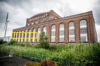 Instapklaar kantoor op 2de verdieping met Scheldezicht en zicht op impressionante Turbinehal.INDELING:8 aparte bureelruimtes, polyvalente centrale...