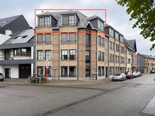 Bent u op zoek naar een ruim en instapklaar appartement? Dit appartement van 90 m² biedt een uitstekende balans tussen comfort en...