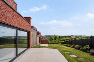 <article><div><div><div><div><div><div><p><strong>Ontdek dit kleinschalig project van 4 energiezuinige woningen waar comfort, kwaliteit en toekomstgericht wonen centraal staan.</strong></p><p>Deze <strong>moderne BEN-woningen</strong> zijn gebouwd volgens de hoogste normen en uitgerust met de <strong>nieuwste technieken</strong> op vlak van energiezuinigheid en wooncomfort. Denk aan optimale isolatie, ventilatiesystemen, hoogwaardige beglazing en duurzame installaties die zorgen voor <strong>lage energiekosten</strong> én maximaal woonplezier.</p><p>Elke woning biedt een <strong>ruime bewoonbare oppervlakte van 144 m²</strong>, ideaal ingedeeld voor gezinnen die op zoek zijn naar licht en ruimte. Bovendien liggen de woningen op <strong>zuidwestgerichte percelen van 256 m² tot maar liefst 791 m²</strong>. Hierdoor geniet je het hele jaar door van <strong>overvloedige natuurlijke lichtinval</strong> en <strong>zonovergoten tuinen</strong> – perfect voor wie houdt van buitenleven, ontspanning en privacy.</p><p><strong>Extra troef:</strong> indien je voldoet aan de wettelijke voorwaarden, kan je deze woning <strong>aankopen aan het verlaagde btw-tarief van 6%</strong>, wat een aanzienlijke financiële besparing oplevert.</p><p><strong>Kortom:</strong> deze ontwikkeling combineert hedendaags design met duurzame technologie, royale ruimtes en een uitstekende ligging. De ideale keuze voor wie toekomstgericht en energiezuinig wil wonen in een mooie, groene omgeving.</p><p>Wil je meer info, plannen inkijken of een bezoek inplannen? Neem gerust contact op: emiel@immobeguin.be</p></div></div></div></div><div></div><div><div></div></div></div></div></article><div></div>