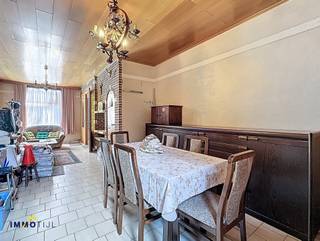 Deze te renoveren woning biedt tal van mogelijkheden en is gunstig gelegen nabij het centrum van Moorsel/Aalst, met een vlotte aansluiting op...