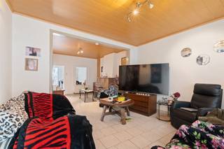 WONING TONGEREN-BORGLOON: CHARMANT EIGENDOM MET POTENTIEEL EPC-B Deze aantrekkelijke rijwoning nabij het centrum Tongeren biedt een solide basis voor...