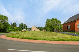 Reeds lange tijd op zoek naar een welgelegen bouwgrond voor OB op met een goede verkeerstechnische ligging? Dan is deze bouwgrond misschien wel wat...