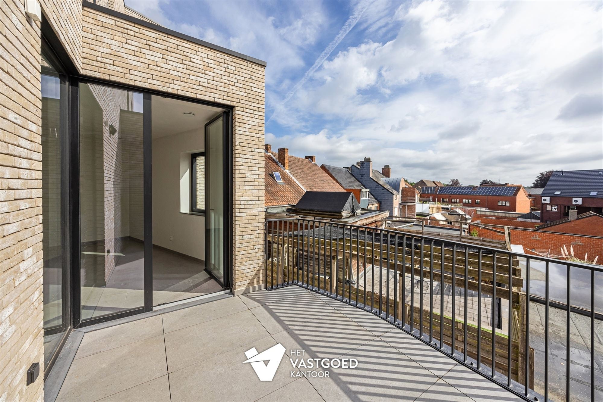 RUIM EN LICHTRIJK APPARTEMENT MET 1 SLAAPKAMER - foto 3