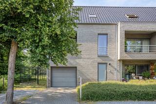 APPARTEMENT MODERNE AU REZ-DE-CHAUSSÉE AVEC TERRASSE ENSOLEILLÉE, GARAGE ET VUE SUR LA VERDURE À ZONHOVENCet appartementprêt à l'emploi situé au cœur...